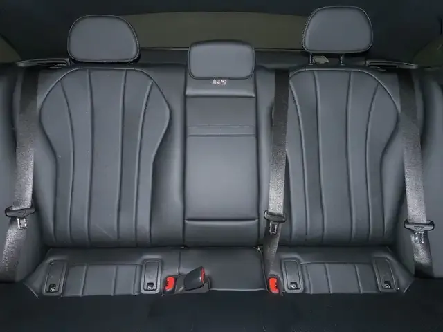Mercedes-Benz EQE 300