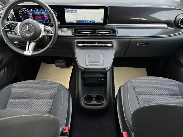 Mercedes-Benz V 220