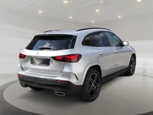 Mercedes-Benz GLA 200