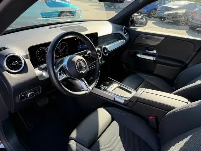 Mercedes-Benz GLB 180