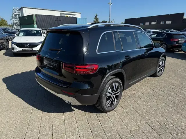 Mercedes-Benz GLB 180
