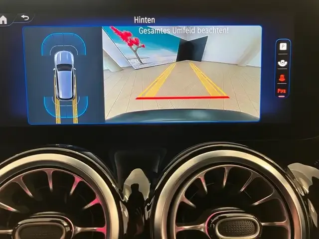 Mercedes-Benz EQB 300