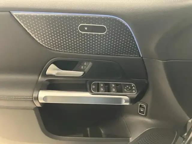 Mercedes-Benz EQB 300