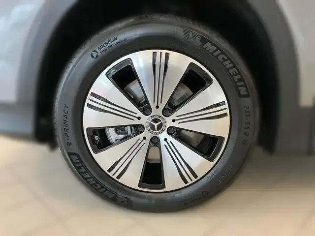 Mercedes-Benz EQB 300