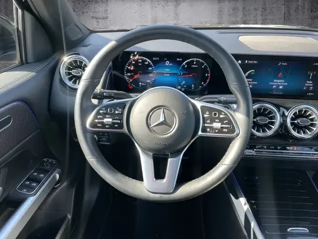 Mercedes-Benz GLB 220