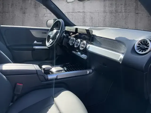 Mercedes-Benz GLB 220