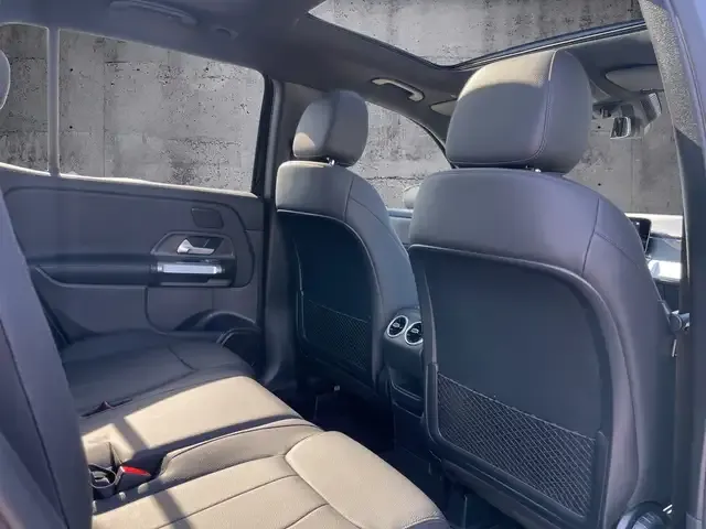Mercedes-Benz GLB 220