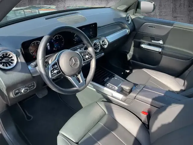 Mercedes-Benz GLB 220