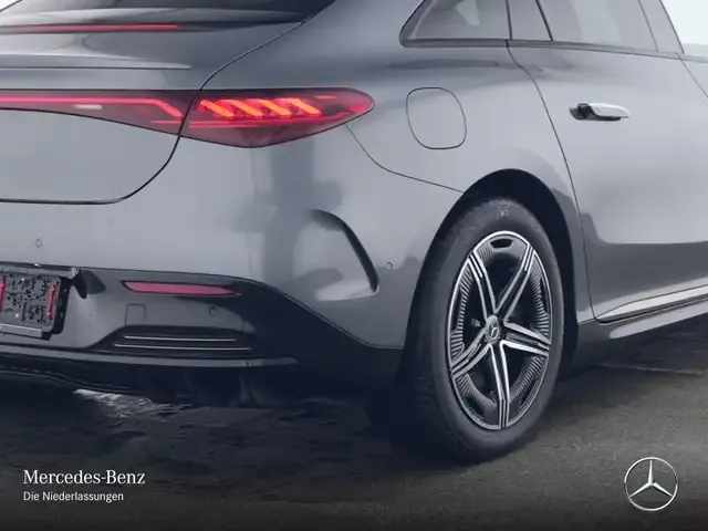 Mercedes-Benz EQE 300