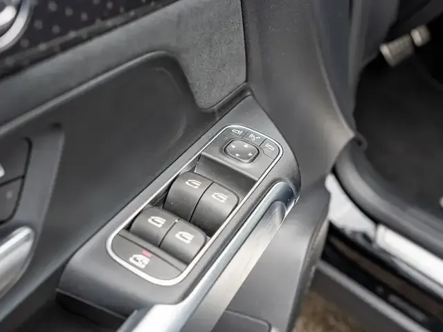 Mercedes-Benz EQB 300