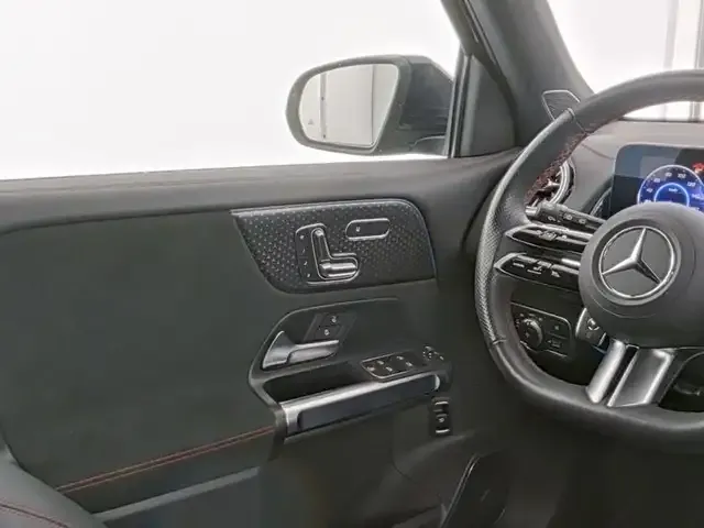 Mercedes-Benz EQB 300