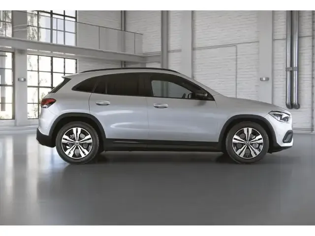 Mercedes-Benz GLA 220