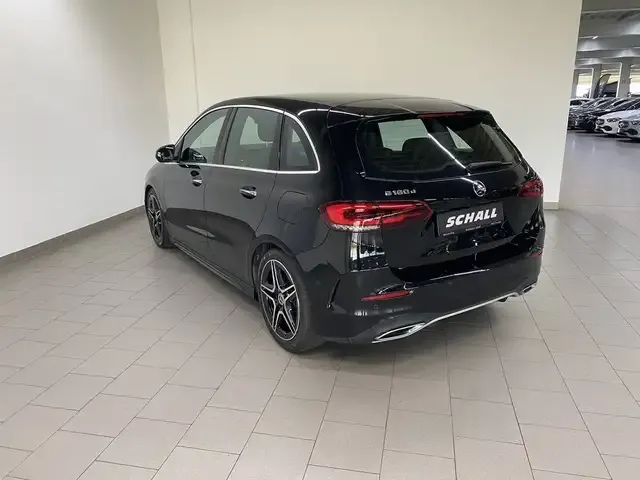 Mercedes-Benz B 180