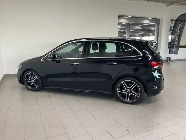 Mercedes-Benz B 180