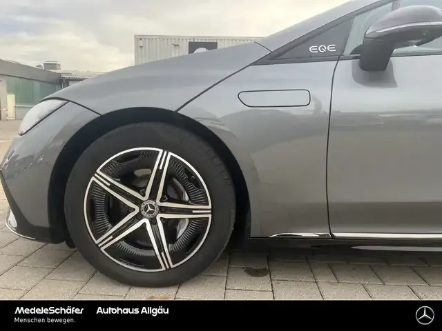 Mercedes-Benz EQE 300