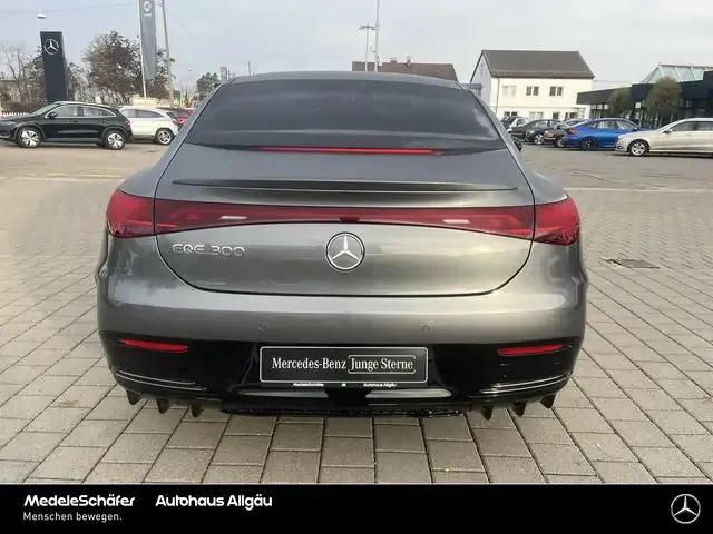 Mercedes-Benz EQE 300