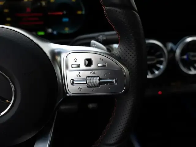 Mercedes-Benz EQB 350