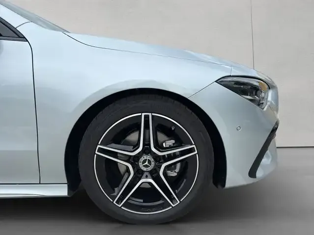 Mercedes-Benz CLA 180