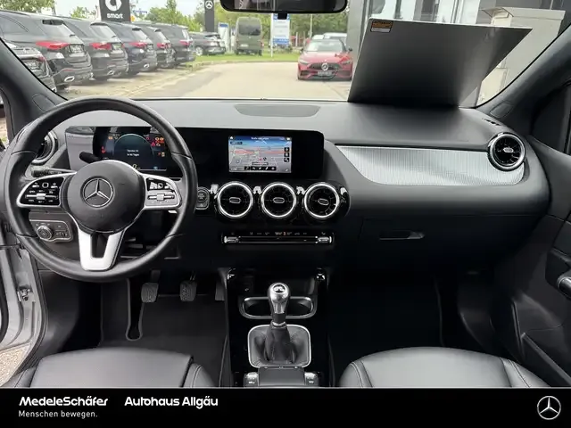 Mercedes-Benz B 180
