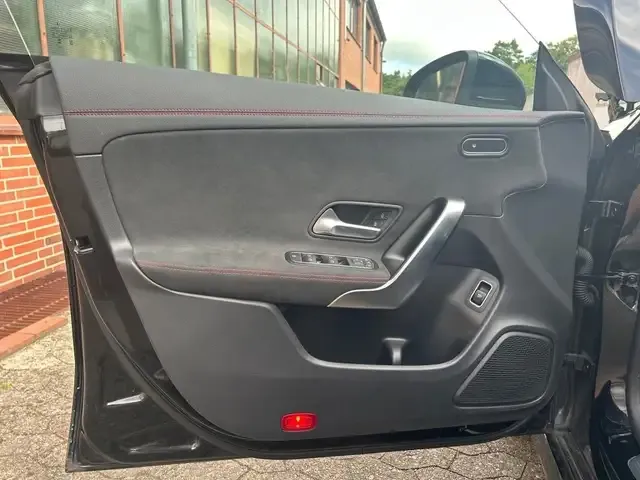 Mercedes-Benz CLA 220