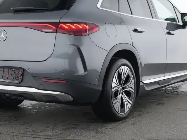 Mercedes-Benz EQE SUV