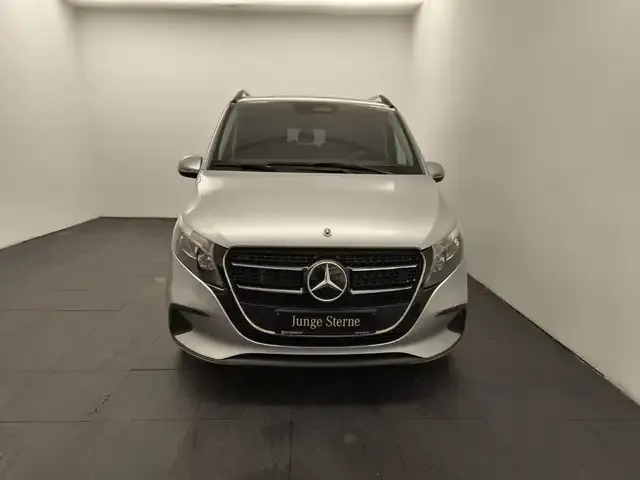Mercedes-Benz V 220