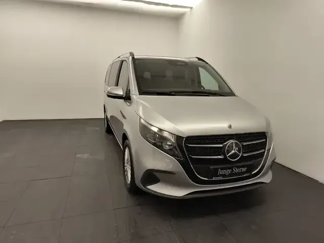 Mercedes-Benz V 220