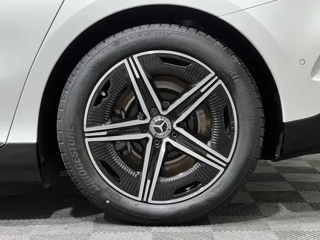 Mercedes-Benz EQE 300