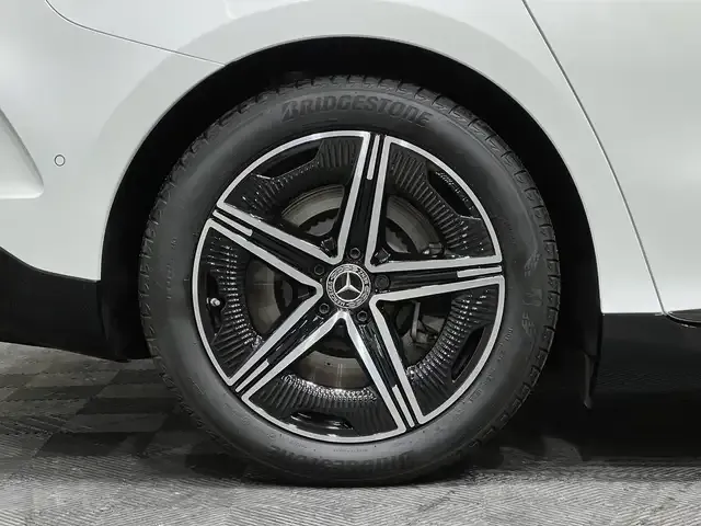 Mercedes-Benz EQE 300