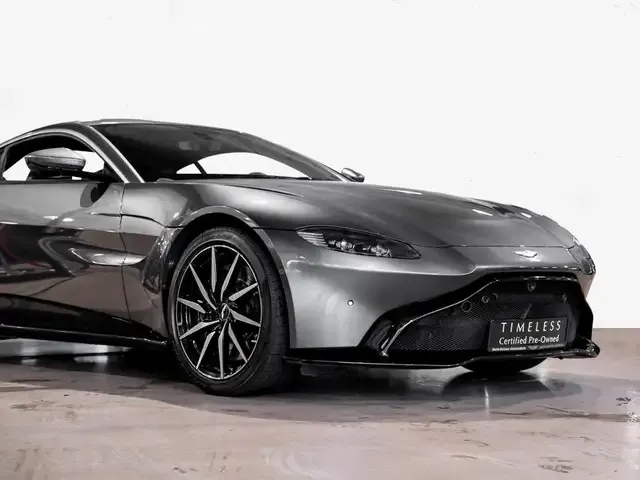 Aston Martin V8