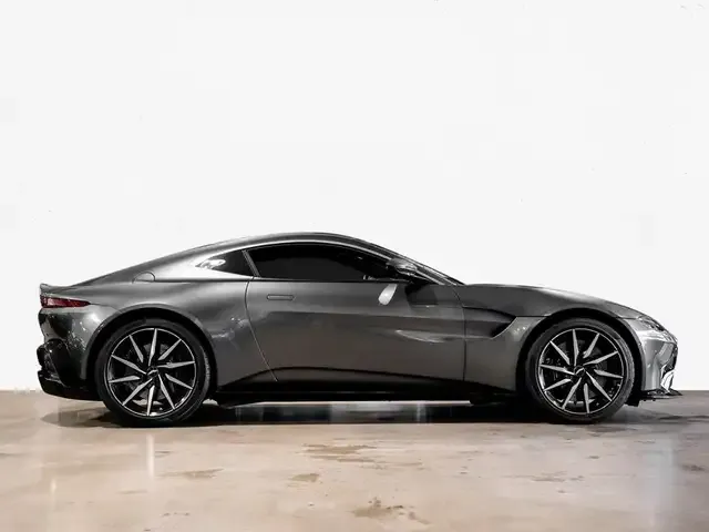 Aston Martin V8