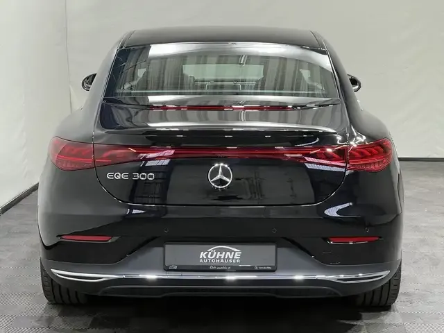 Mercedes-Benz EQE 300