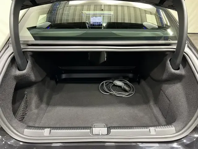 Mercedes-Benz EQE 300