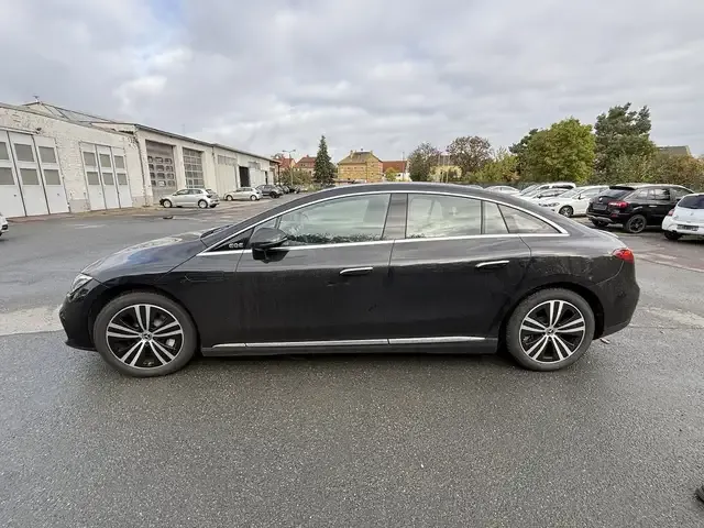 Mercedes-Benz EQE 300