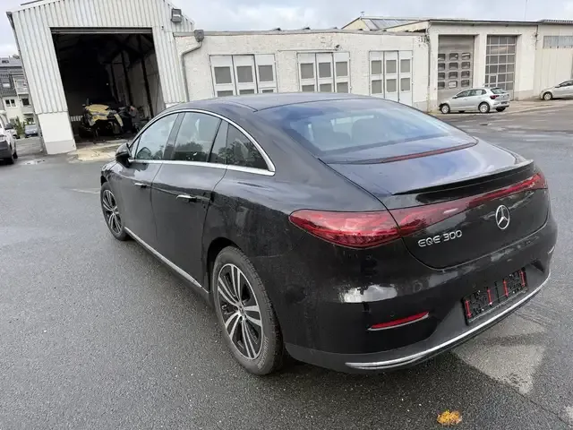 Mercedes-Benz EQE 300