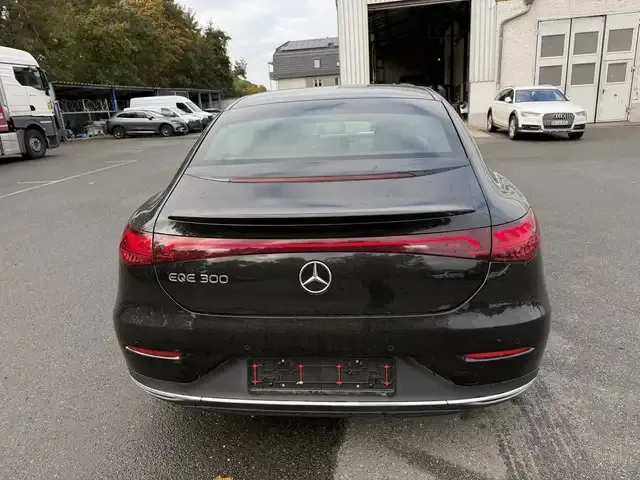 Mercedes-Benz EQE 300