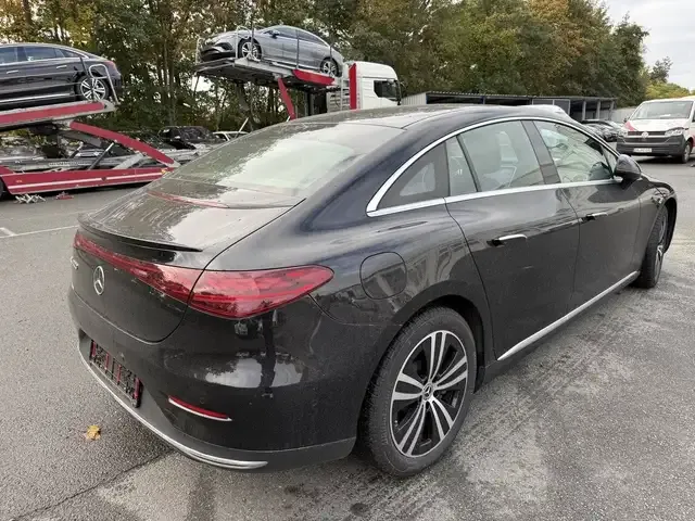 Mercedes-Benz EQE 300
