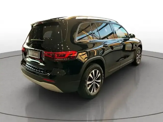 Mercedes-Benz GLB 220