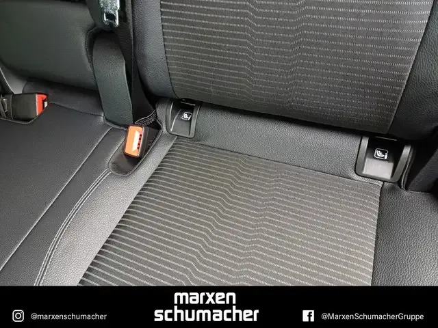 Mercedes-Benz GLA 220