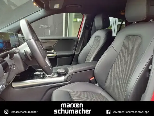 Mercedes-Benz GLA 220