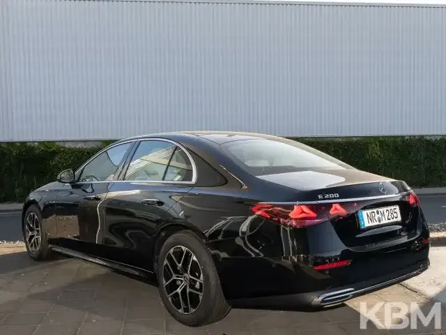Mercedes-Benz E 200
