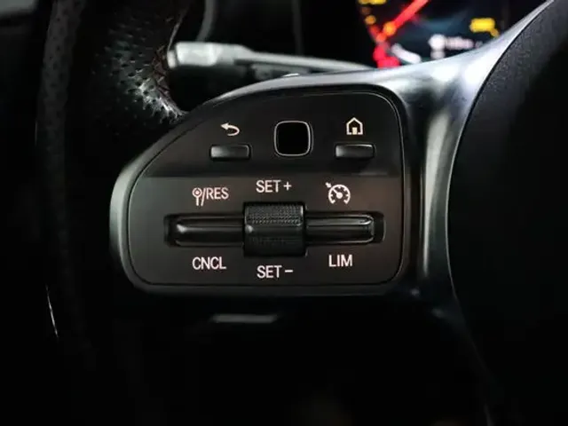 Mercedes-Benz CLA 180
