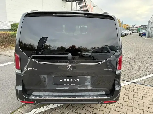 Mercedes-Benz V 250