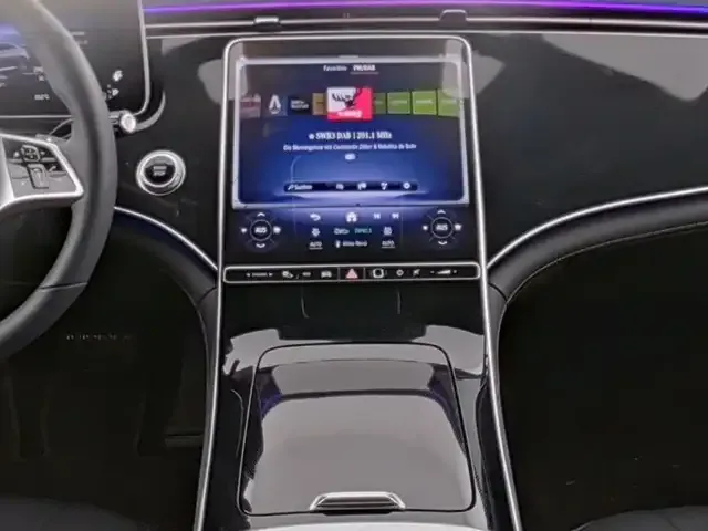 Mercedes-Benz EQE 300