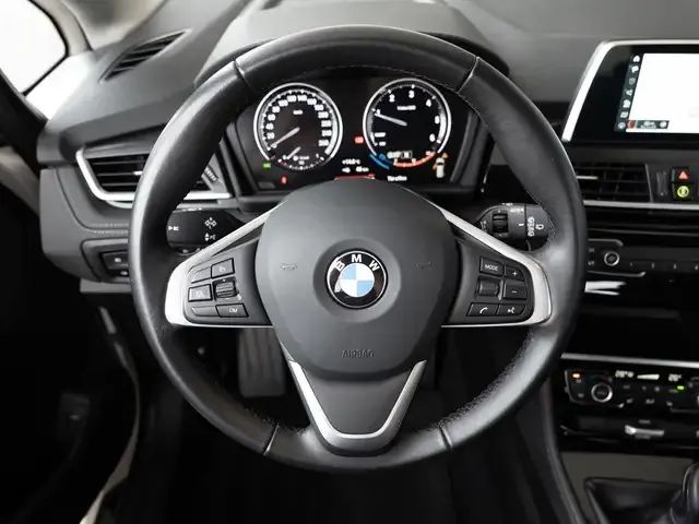 BMW 218