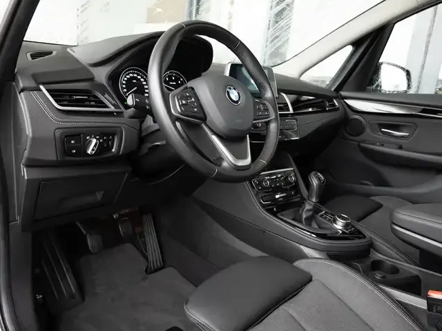 BMW 218