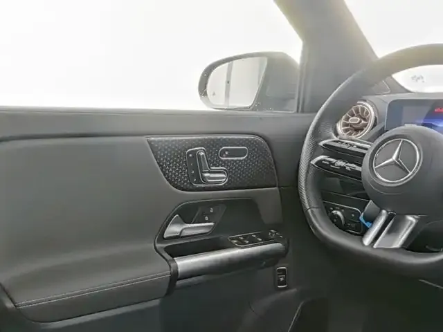 Mercedes-Benz EQA 300