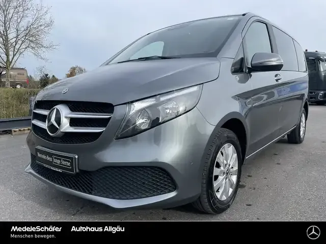 Mercedes-Benz V 220