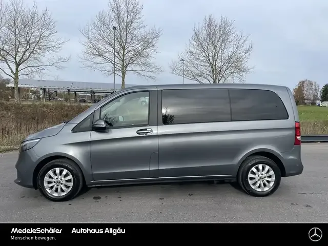 Mercedes-Benz V 220