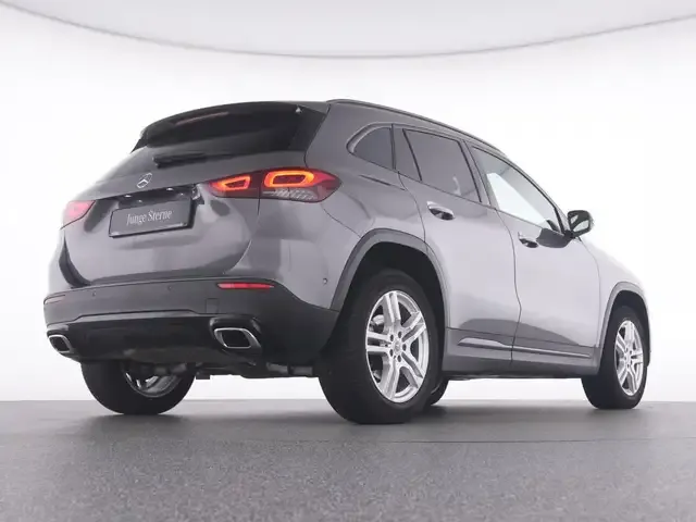 Mercedes-Benz GLA 200